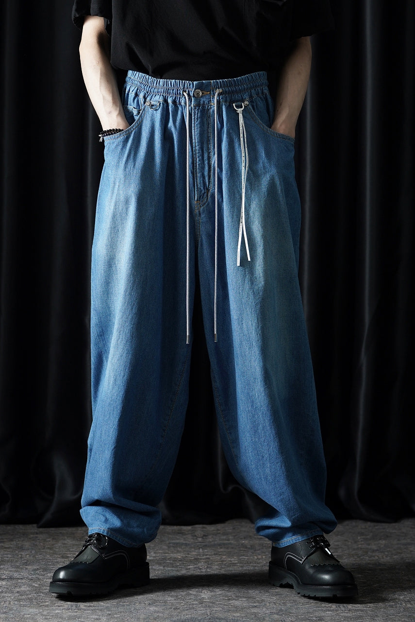 Load image into Gallery viewer, mastermind JAPAN WIDE EASY TROUSERS / LIGHT SMOOTH DENIM (INDIGO)