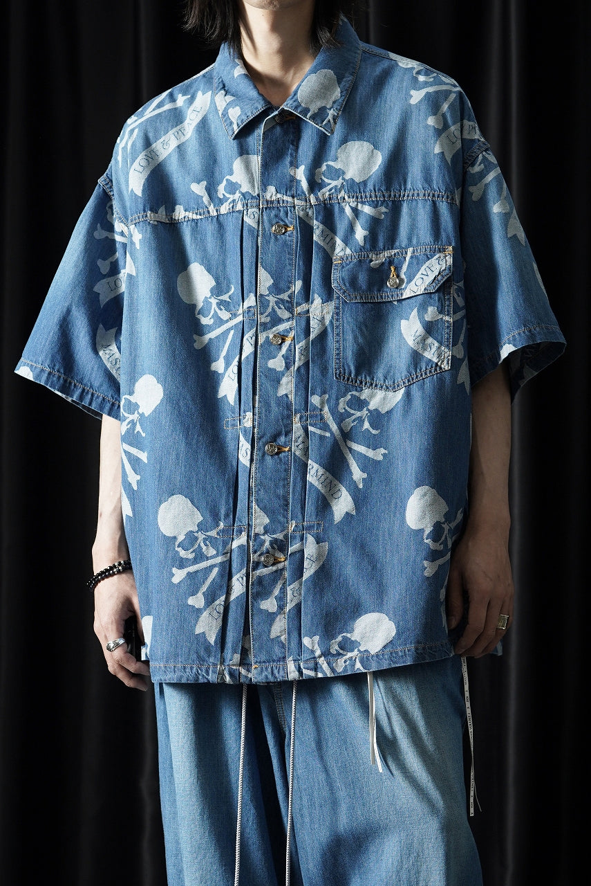 Load image into Gallery viewer, MASTERMIND WORLD ALOHA SS DENIM SHIRT (INDIGO)
