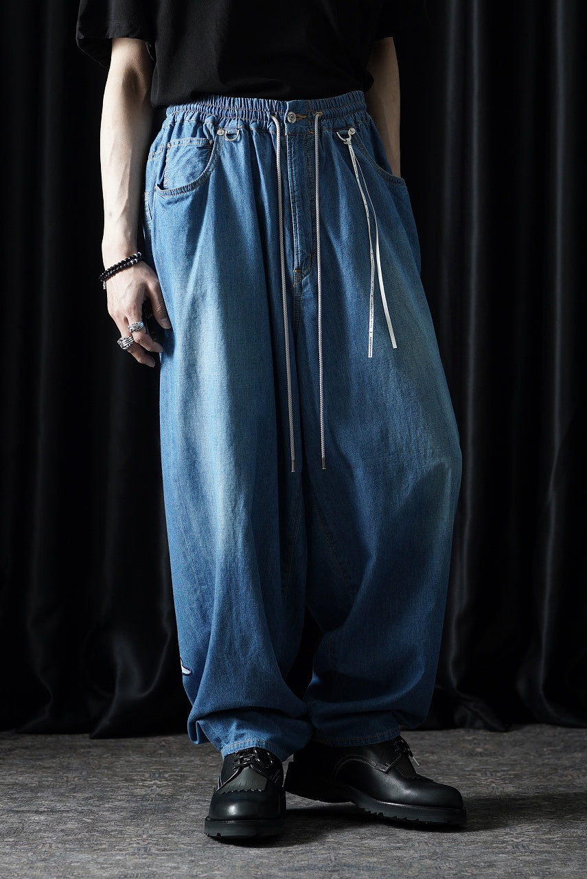 Load image into Gallery viewer, mastermind JAPAN WIDE EASY TROUSERS / LIGHT SMOOTH DENIM (INDIGO)