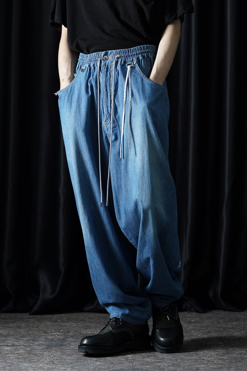 Load image into Gallery viewer, mastermind JAPAN WIDE EASY TROUSERS / LIGHT SMOOTH DENIM (INDIGO)