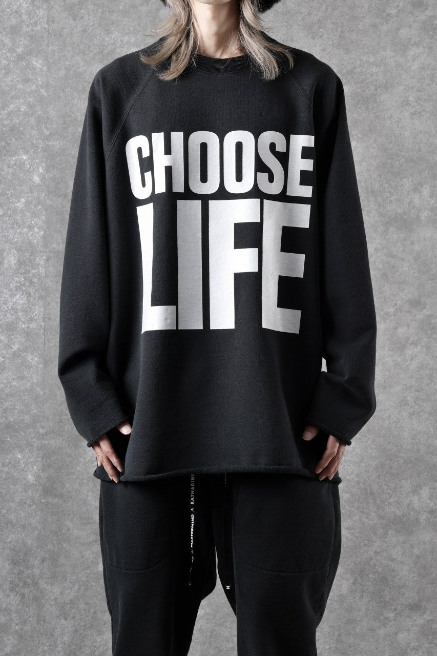 Load image into Gallery viewer, MASTERMIND WORLD x KATHARINE HAMNETT CUTOFF PULLOVER / CHOOSE LIFE (BLACK)