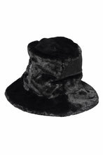 Load image into Gallery viewer, mastermind WORLD BUCKET HAT / FAUX FIR (BLACK)