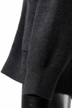 画像をギャラリービューアに読み込む, MASTERMIND WORLD LOUNGE CARDIGAN / SOFTY BOA FLEECE (BLACK x CHARCOAL)