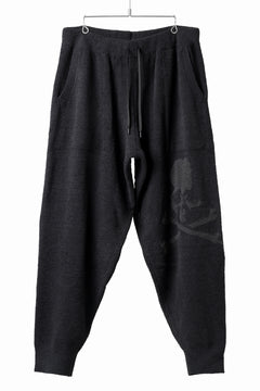 Load image into Gallery viewer, MASTERMIND WORLD LOUNGE LONG PANTS / SOFTY BOA FLEECE (BLACK x CHARCOAL)