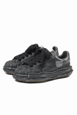 BACKLASH XX Maison MIHARA YASUHIRO “BLAKEY” OG SOLE STEER GARMEN-WAX-FINISH LOW-TOP SNEAKER (BLACK)