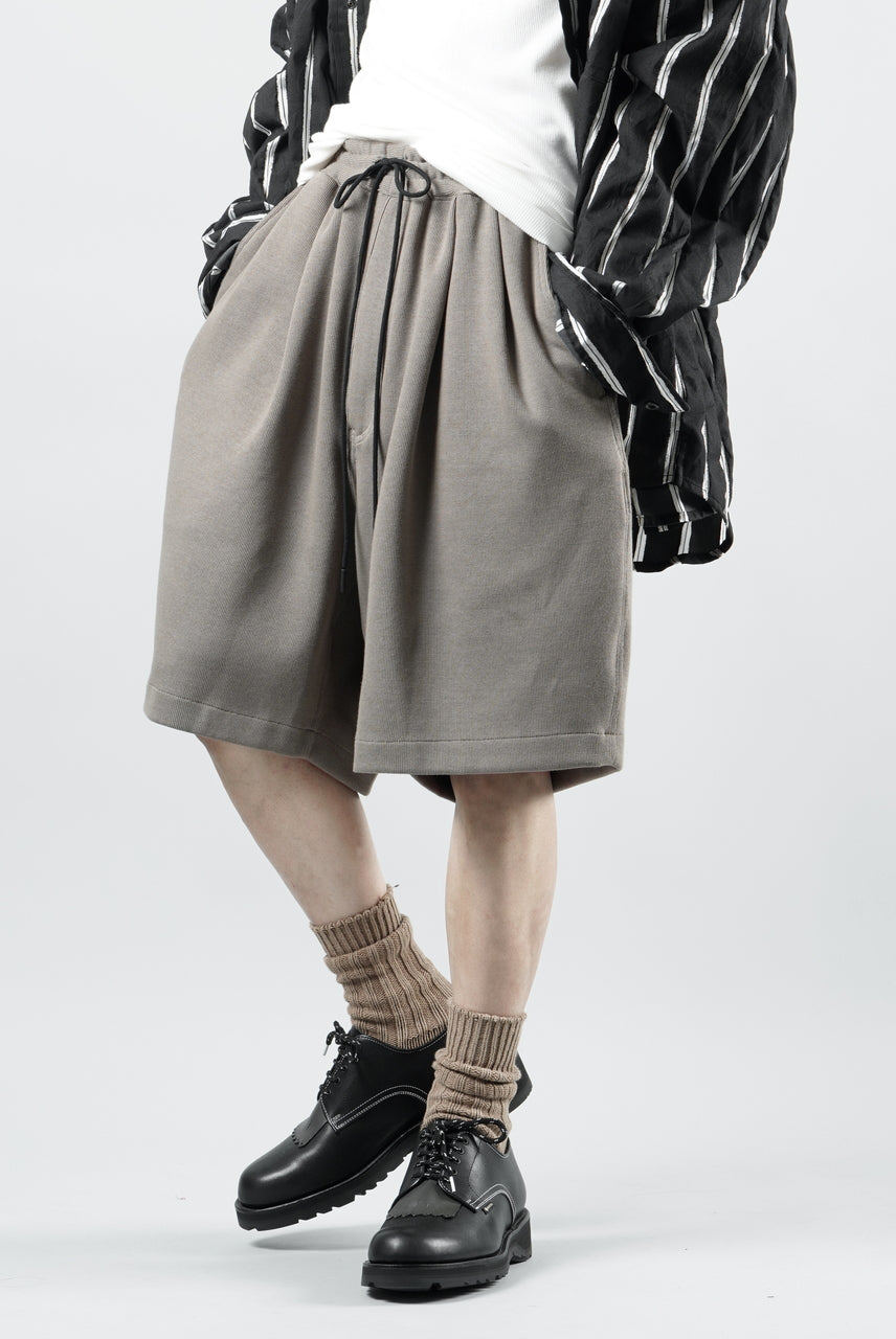Load image into Gallery viewer, N/07 2 TUCKS EASY SHORTS / RIBBED CARDBOARD KNIT JERSEY (GREIGE)