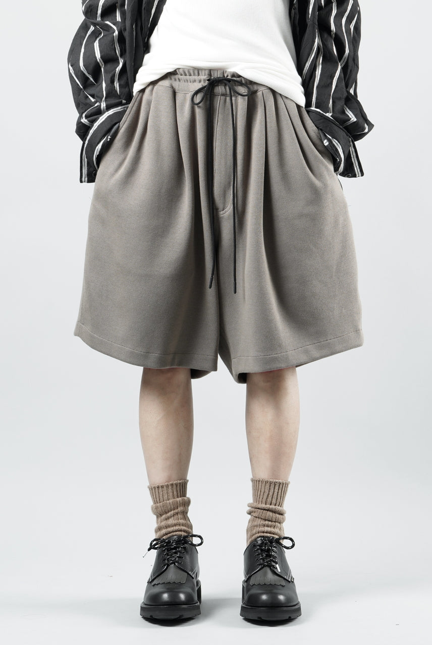 Load image into Gallery viewer, N/07 2 TUCKS EASY SHORTS / RIBBED CARDBOARD KNIT JERSEY (GREIGE)