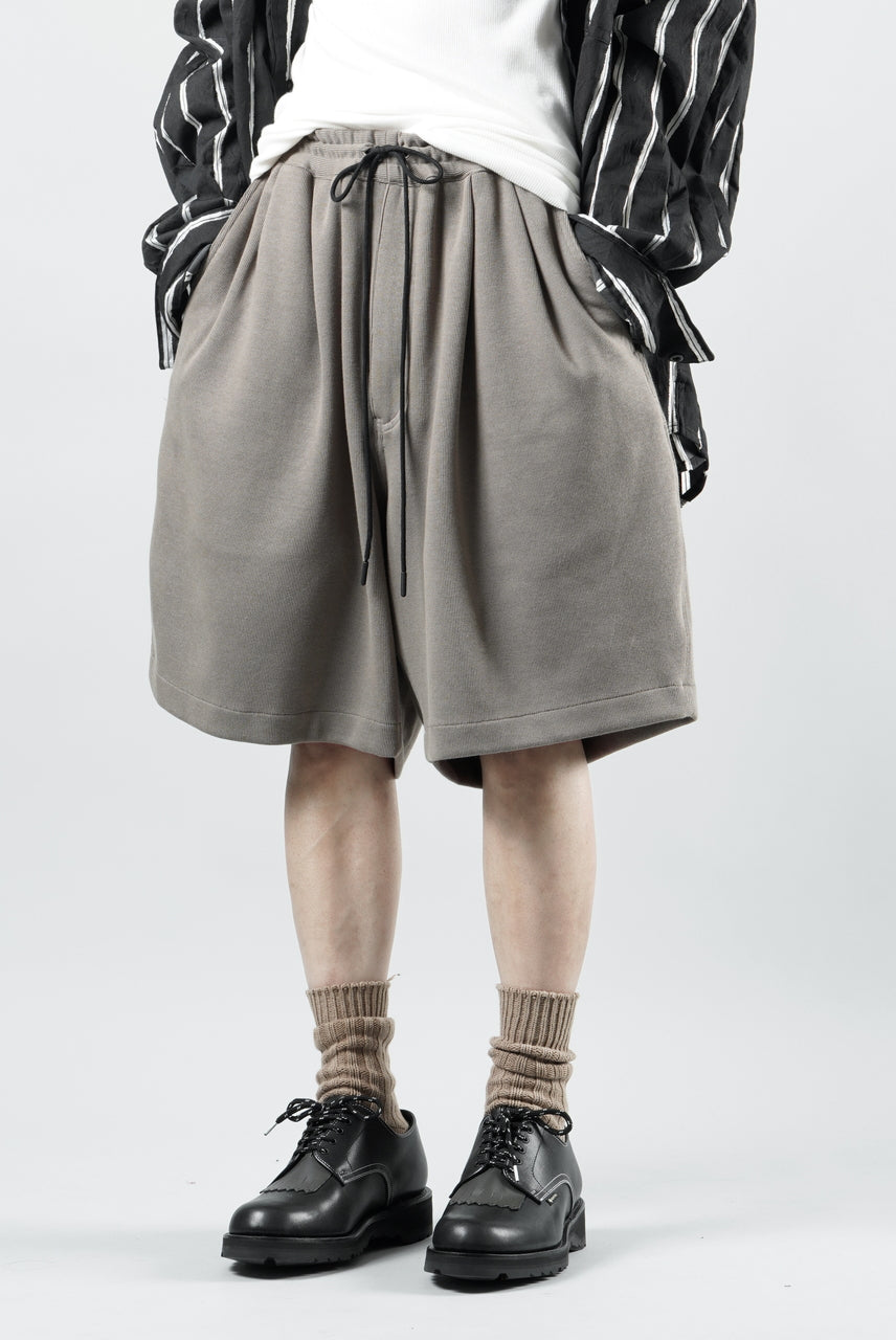 Load image into Gallery viewer, N/07 2 TUCKS EASY SHORTS / RIBBED CARDBOARD KNIT JERSEY (GREIGE)
