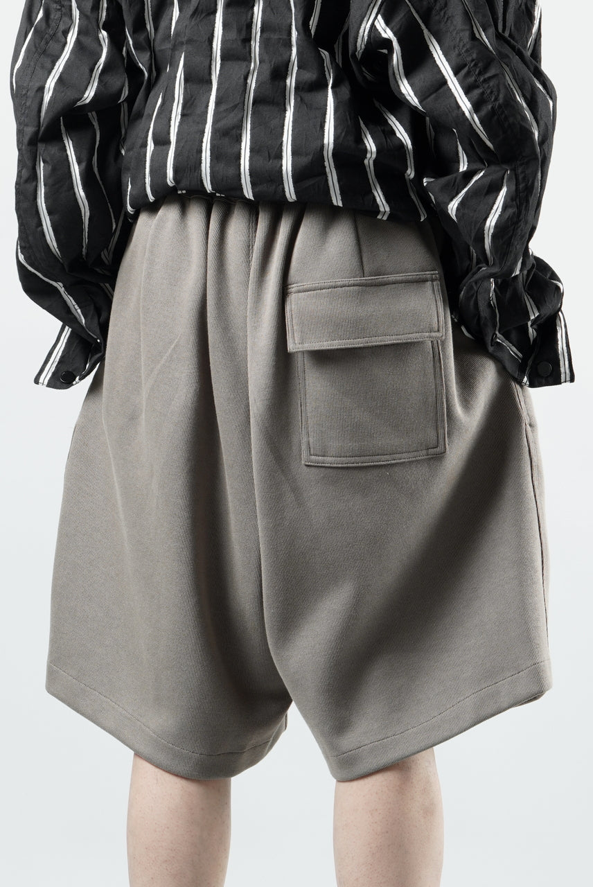 Load image into Gallery viewer, N/07 2 TUCKS EASY SHORTS / RIBBED CARDBOARD KNIT JERSEY (GREIGE)