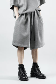 Load image into Gallery viewer, N/07 2 TUCKS EASY SHORTS / RIBBED CARDBOARD KNIT JERSEY (GREY)