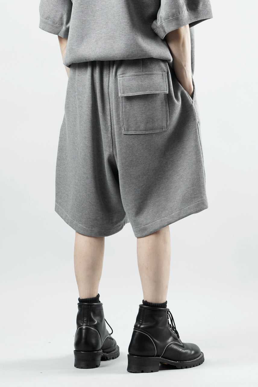 Load image into Gallery viewer, N/07 2 TUCKS EASY SHORTS / RIBBED CARDBOARD KNIT JERSEY (GREY)