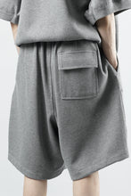 Load image into Gallery viewer, N/07 2 TUCKS EASY SHORTS / RIBBED CARDBOARD KNIT JERSEY (GREY)