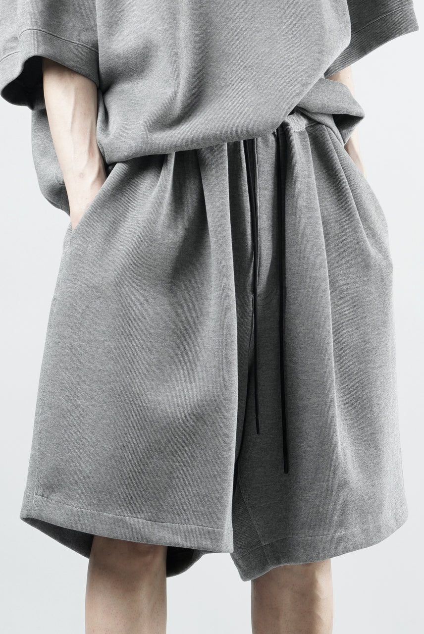 Load image into Gallery viewer, N/07 2 TUCKS EASY SHORTS / RIBBED CARDBOARD KNIT JERSEY (GREY)