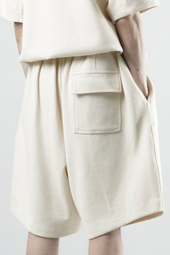 Load image into Gallery viewer, N/07 2 TUCKS EASY SHORTS / RIBBED CARDBOARD KNIT JERSEY (LIGHT BEIGE)