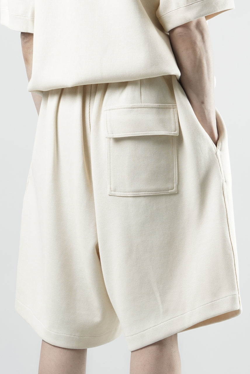 Load image into Gallery viewer, N/07 2 TUCKS EASY SHORTS / RIBBED CARDBOARD KNIT JERSEY (LIGHT BEIGE)