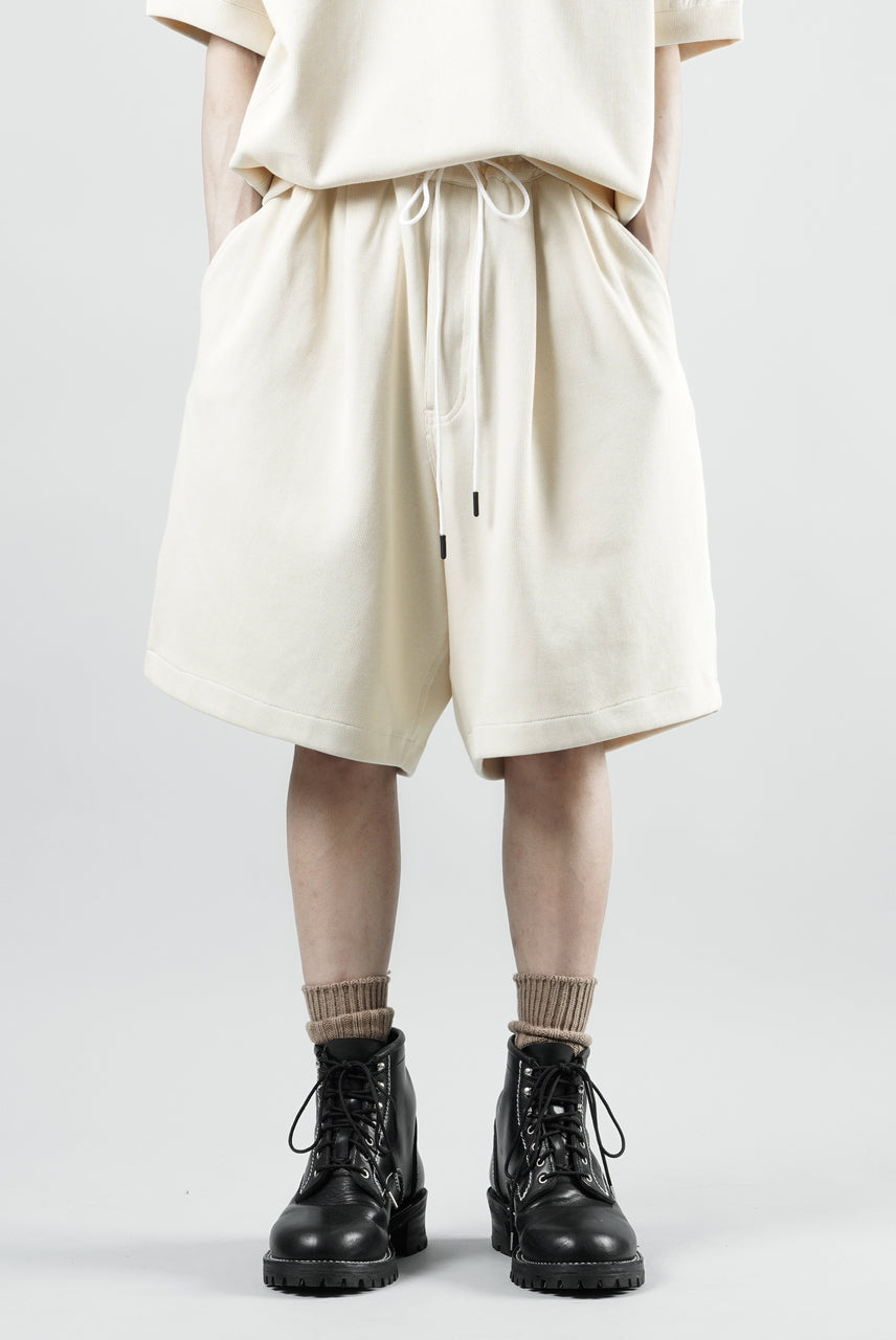 Load image into Gallery viewer, N/07 2 TUCKS EASY SHORTS / RIBBED CARDBOARD KNIT JERSEY (LIGHT BEIGE)