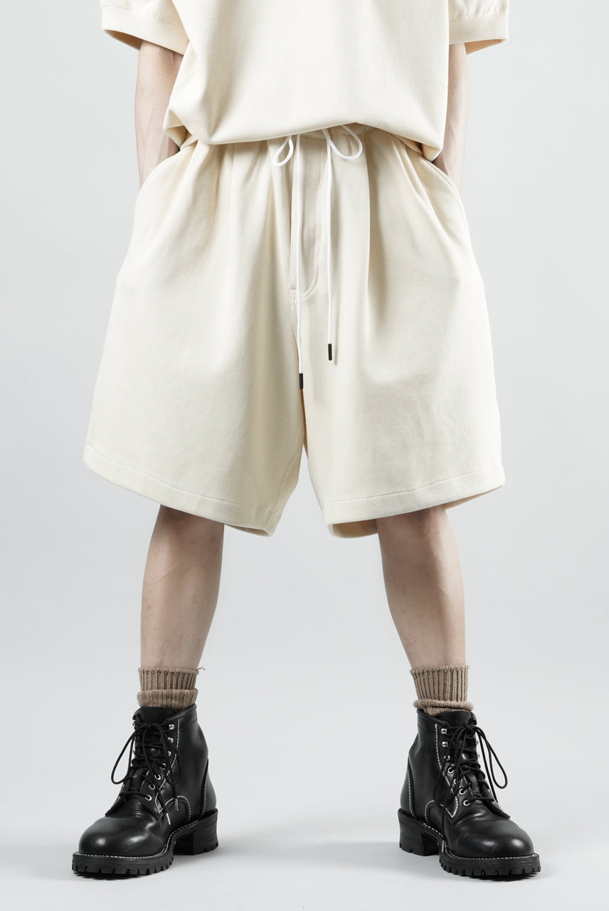 Load image into Gallery viewer, N/07 2 TUCKS EASY SHORTS / RIBBED CARDBOARD KNIT JERSEY (LIGHT BEIGE)