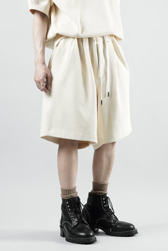 Load image into Gallery viewer, N/07 2 TUCKS EASY SHORTS / RIBBED CARDBOARD KNIT JERSEY (LIGHT BEIGE)