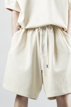 Load image into Gallery viewer, N/07 2 TUCKS EASY SHORTS / RIBBED CARDBOARD KNIT JERSEY (LIGHT BEIGE)