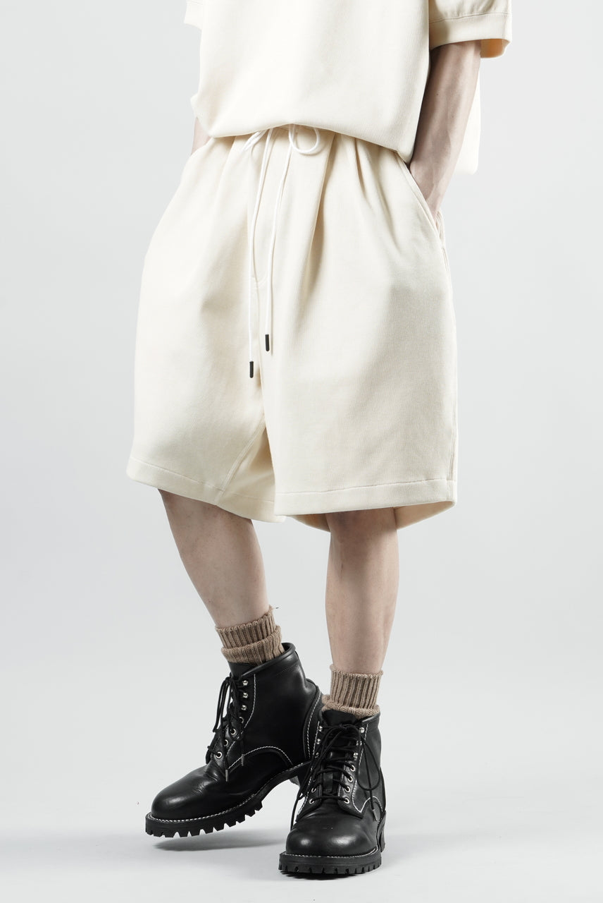 Load image into Gallery viewer, N/07 2 TUCKS EASY SHORTS / RIBBED CARDBOARD KNIT JERSEY (LIGHT BEIGE)