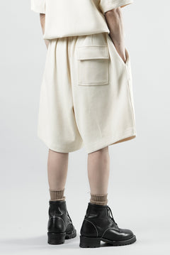 Load image into Gallery viewer, N/07 2 TUCKS EASY SHORTS / RIBBED CARDBOARD KNIT JERSEY (LIGHT BEIGE)