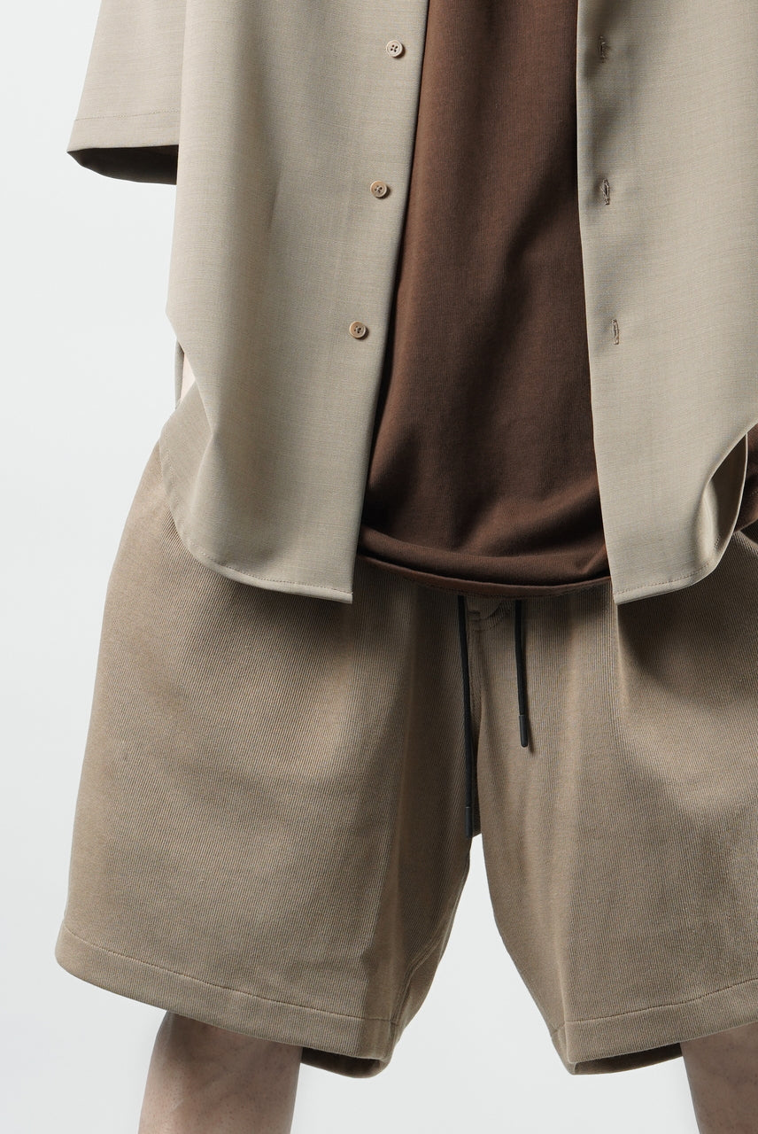 Load image into Gallery viewer, N/07 2 TUCKS EASY SHORTS / RIBBED CARDBOARD KNIT JERSEY (SAND)