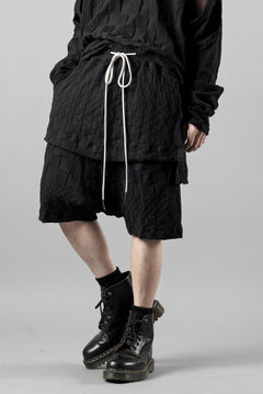 画像をギャラリービューアに読み込む, A.F ARTEFACT GRADIENT PLAID PATTERN LAYERED SHORTS (BLACK)