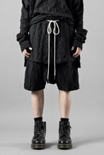 画像をギャラリービューアに読み込む, A.F ARTEFACT GRADIENT PLAID PATTERN LAYERED SHORTS (BLACK)