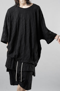 画像をギャラリービューアに読み込む, A.F ARTEFACT GRADIENT PLAID PATTERN DOLMAN TEE (BLACK)