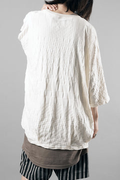 画像をギャラリービューアに読み込む, A.F ARTEFACT GRADIENT PLAID PATTERN DOLMAN TEE (CREAM)