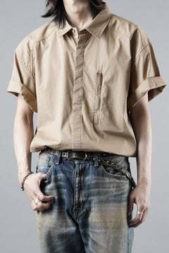 Load image into Gallery viewer, entire studios ZIP POCKET SHORT SLEEVE SHIRT (CAMEL)