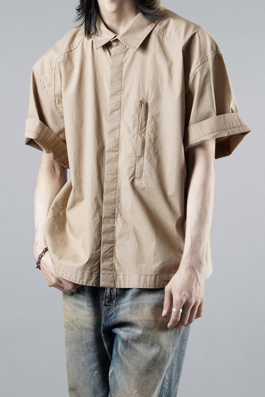 Load image into Gallery viewer, entire studios ZIP POCKET SHORT SLEEVE SHIRT (CAMEL)