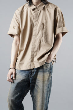 Load image into Gallery viewer, entire studios ZIP POCKET SHORT SLEEVE SHIRT (CAMEL)