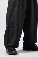 画像をギャラリービューアに読み込む, KLASICA "GL GOSSE-NN" RE DESIGNED BARREL TROUSERS / "NANAKO" WOVEN OXFORD (BLACK)