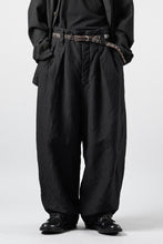 画像をギャラリービューアに読み込む, KLASICA "GL GOSSE-NN" RE DESIGNED BARREL TROUSERS / "NANAKO" WOVEN OXFORD (BLACK)