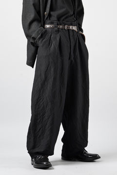 画像をギャラリービューアに読み込む, KLASICA "GL GOSSE-NN" RE DESIGNED BARREL TROUSERS / "NANAKO" WOVEN OXFORD (BLACK)