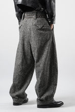 画像をギャラリービューアに読み込む, KLASICA "GL GOSSE-HS" RE DESIGNED BARREL TROUSERS / SOAKED HOMESPUN TWEED (GRAVEL)