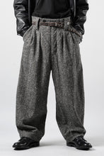 画像をギャラリービューアに読み込む, KLASICA "GL GOSSE-HS" RE DESIGNED BARREL TROUSERS / SOAKED HOMESPUN TWEED (GRAVEL)