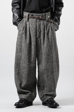 画像をギャラリービューアに読み込む, KLASICA "GL GOSSE-HS" RE DESIGNED BARREL TROUSERS / SOAKED HOMESPUN TWEED (GRAVEL)