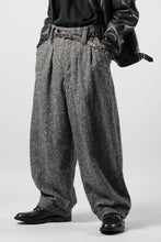 画像をギャラリービューアに読み込む, KLASICA "GL GOSSE-HS" RE DESIGNED BARREL TROUSERS / SOAKED HOMESPUN TWEED (GRAVEL)