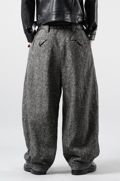 画像をギャラリービューアに読み込む, KLASICA "GL GOSSE-HS" RE DESIGNED BARREL TROUSERS / SOAKED HOMESPUN TWEED (GRAVEL)