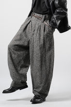 画像をギャラリービューアに読み込む, KLASICA "GL GOSSE-HS" RE DESIGNED BARREL TROUSERS / SOAKED HOMESPUN TWEED (GRAVEL)