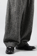 画像をギャラリービューアに読み込む, KLASICA "GL GOSSE-HS" RE DESIGNED BARREL TROUSERS / SOAKED HOMESPUN TWEED (GRAVEL)