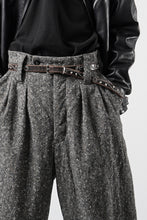 画像をギャラリービューアに読み込む, KLASICA "GL GOSSE-HS" RE DESIGNED BARREL TROUSERS / SOAKED HOMESPUN TWEED (GRAVEL)