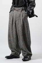 画像をギャラリービューアに読み込む, KLASICA "GL GOSSE-HS" RE DESIGNED BARREL TROUSERS / SOAKED HOMESPUN TWEED (GRAVEL)