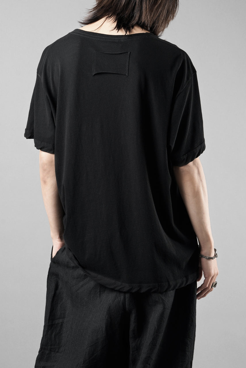 Load image into Gallery viewer, KLASICA "DEGREE 10" TORSION SEEM REGULAR FIT TEE / HIGH TWISTED COTTON DRY JERSEY (BLACK)
