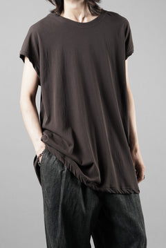 画像をギャラリービューアに読み込む, KLASICA "LUNG v.7" FLAP BACK SLEEVE LESS / HIGH TWISTED COTTON DRY JERSEY (BROWN)