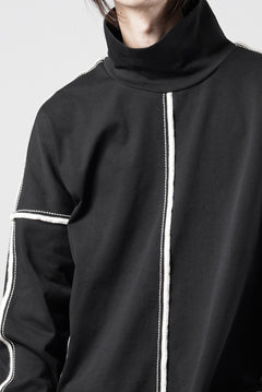 画像をギャラリービューアに読み込む, OBLADI HIGH NECK DROP SHOULDER T-SHIRT WITH BEIGE OVERLOCK STITCHING (BLACK)