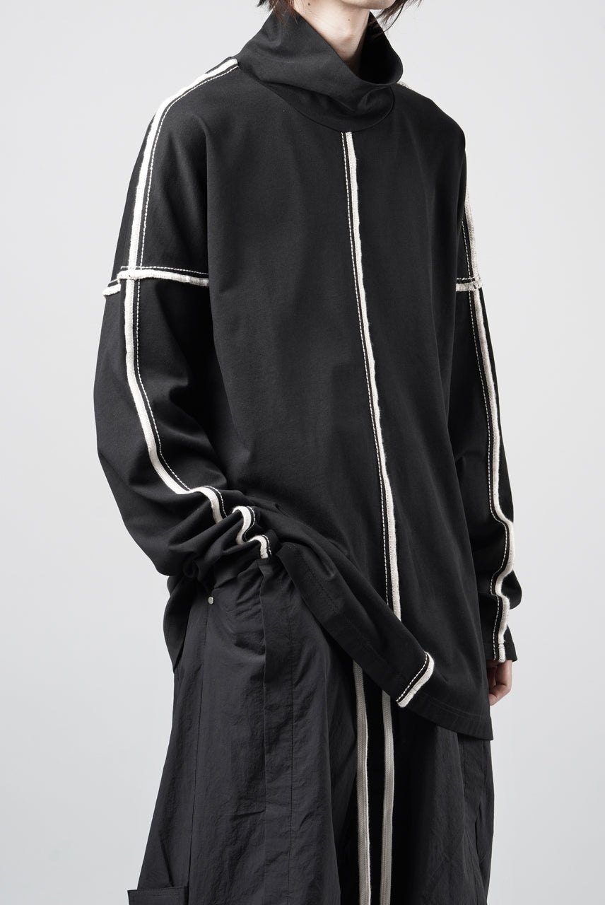 画像をギャラリービューアに読み込む, OBLADI HIGH NECK DROP SHOULDER T-SHIRT WITH BEIGE OVERLOCK STITCHING (BLACK)