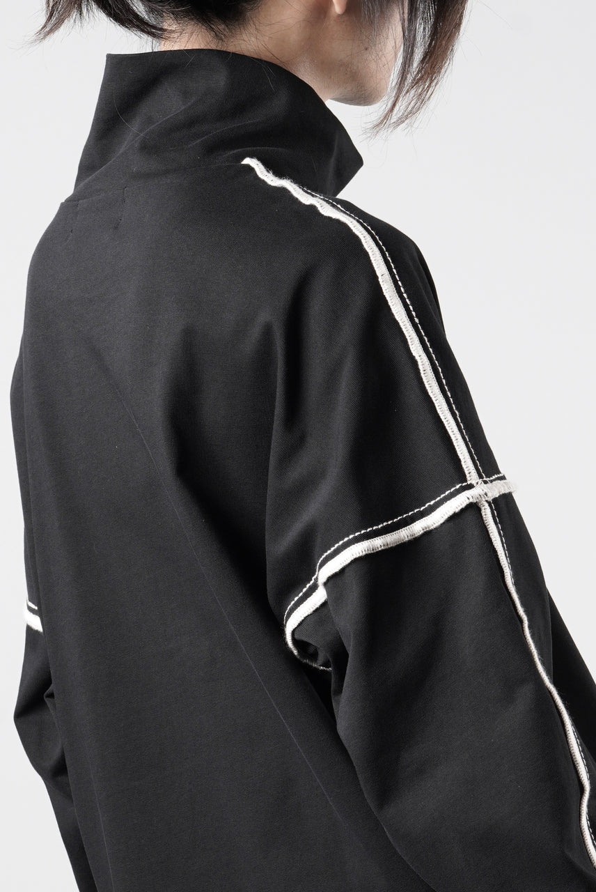 画像をギャラリービューアに読み込む, OBLADI HIGH NECK DROP SHOULDER T-SHIRT WITH BEIGE OVERLOCK STITCHING (BLACK)